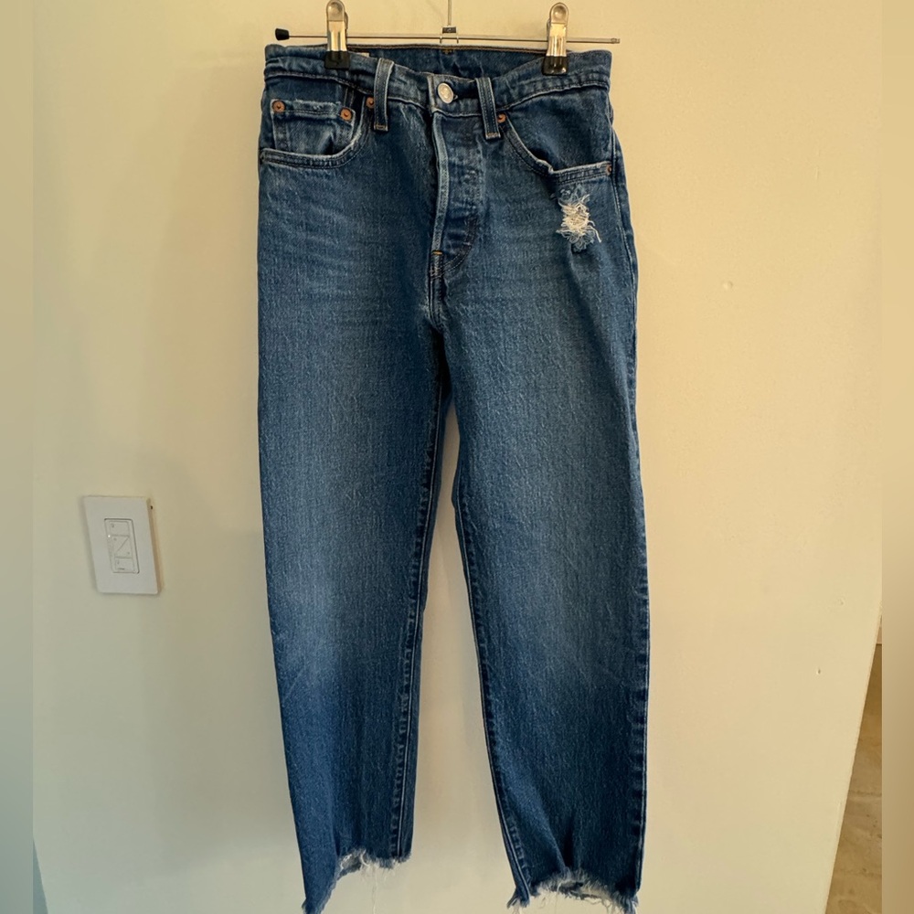 501 Levi’s frayed seems